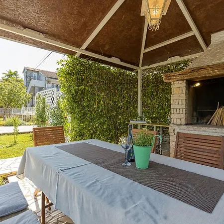 アパート Hrestak ポレッチ