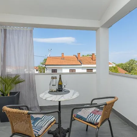 アパート Hrestak