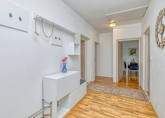 アパート Hrestak